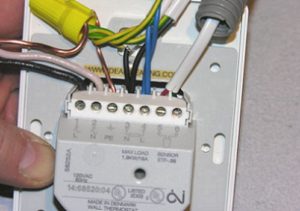 Как правильно подключить теплый пол к терморегулятору?